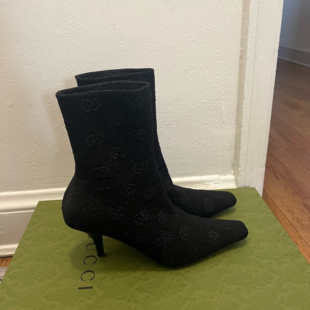 Gucci Elegant Black Heeled Boots - Picture 3 of 6